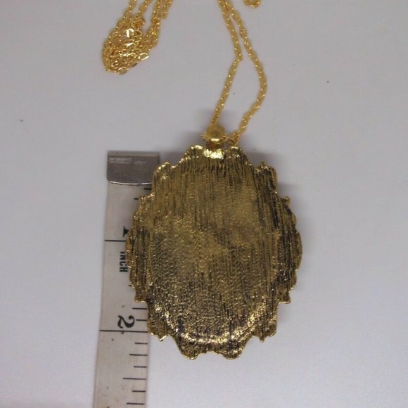 White Opal Aurora Borealis Cameo Necklace Wedding - Picture 6 of 7